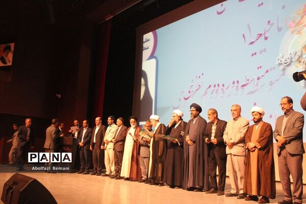 مراسم تقدیر از معلمان نمونه استانی و کشوری در قم