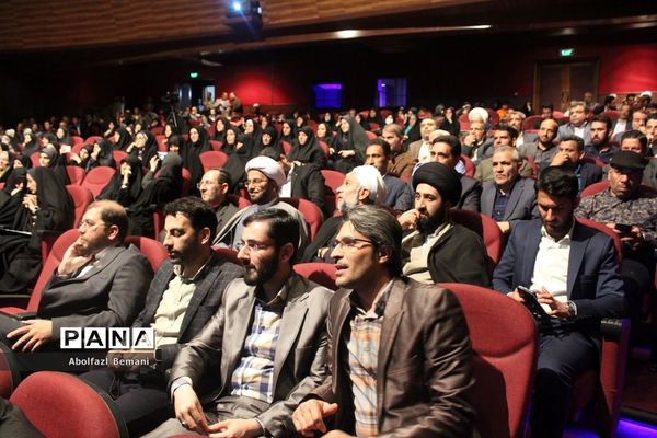 مراسم تقدیر از معلمان نمونه استانی و کشوری در قم