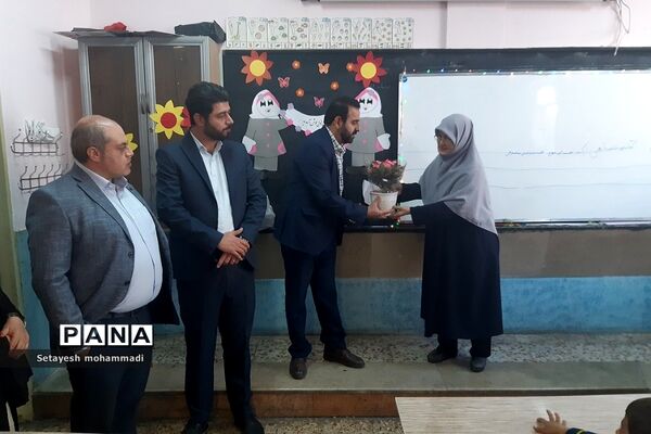 جشن گرامیداشت مقام معلم در مدارس رودهن