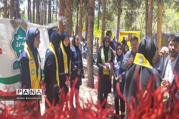 بازدید رئیس سازمان دانش‌آموزی فارس از اردوی تشکیلاتی دانش‌آموزان پیشتاز ناحیه چهار
