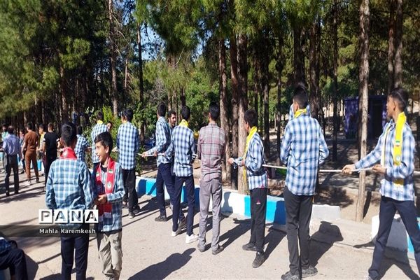 بازدید رئیس سازمان دانش‌آموزی فارس از اردوی تشکیلاتی دانش‌آموزان پیشتاز ناحیه چهار