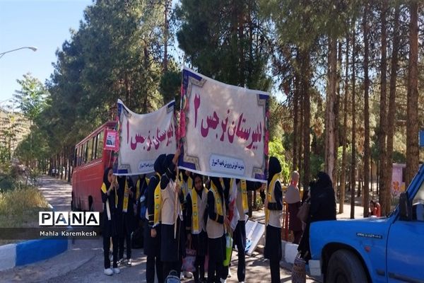 بازدید رئیس سازمان دانش‌آموزی فارس از اردوی تشکیلاتی دانش‌آموزان پیشتاز ناحیه چهار