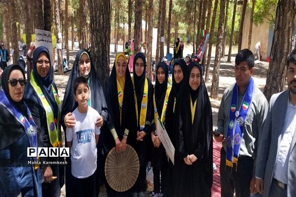 بازدید رئیس سازمان دانش‌آموزی فارس از اردوی تشکیلاتی دانش‌آموزان پیشتاز ناحیه چهار