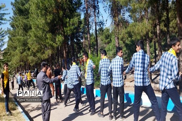 بازدید رئیس سازمان دانش‌آموزی فارس از اردوی تشکیلاتی دانش‌آموزان پیشتاز ناحیه چهار