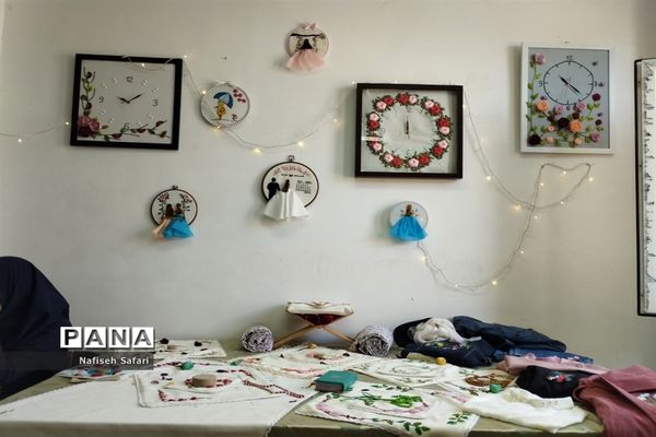 بازدید دانش‌آموزان دبیرستان حضرت مریم جعفرآباد از نمایشگاه هفته مشاغل