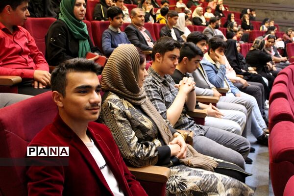 تجلیل از برترین‌های درسی و اخلاقی دبیرستان شاهد شهید مرتضوی‌ شهرستان‌قدس