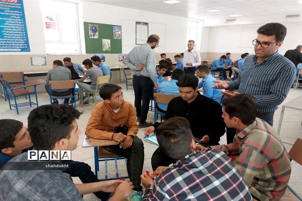 برگزاری لیگ جهاد تبیین در بین دانش‌آموزان در بیضا