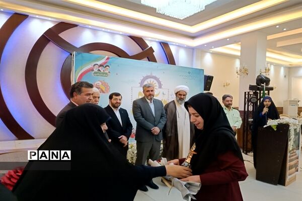 آیین تجلیل از معلمان نمونه شهرستان ملارد