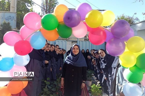 گرامیداشت هفته معلم در دبیرستان تربیت و طالقانی رودهن