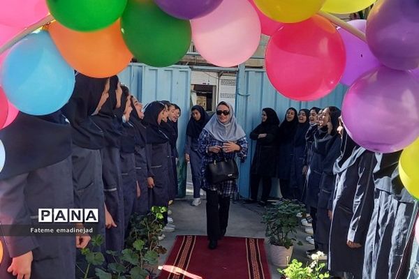 گرامیداشت هفته معلم در دبیرستان تربیت و طالقانی رودهن