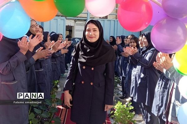 گرامیداشت هفته معلم در دبیرستان تربیت و طالقانی رودهن