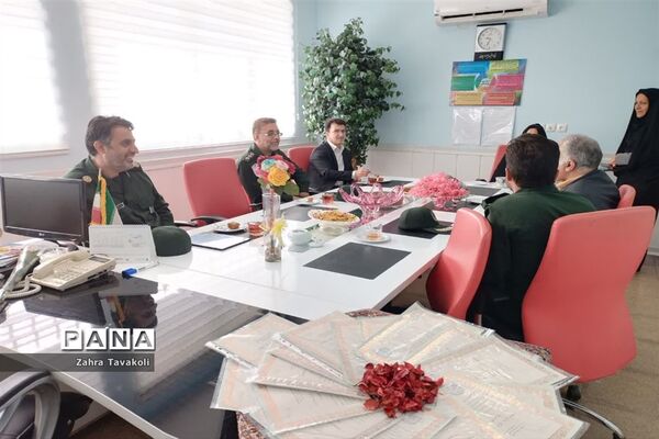 تقدیر از معلمان دبستان دخترانه احرامیان ناحیه یک یزد