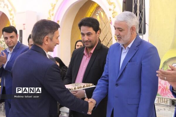 همایش سپاس معلم در ناحیه یک بهارستان