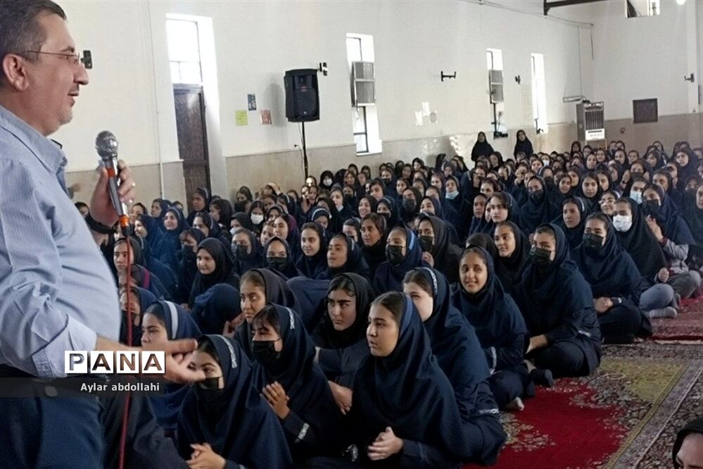 برگزاری جلسه مشاور خانواده در آموزشگاه الزهرا  قرچک
