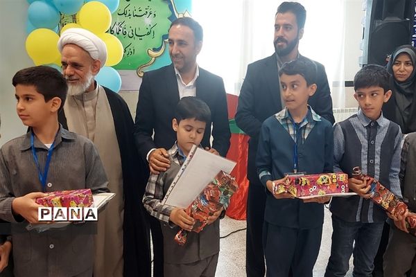 تقدیر از دانش‌آموزان پروژه‌های علمی جابر ابن حیان در دبستان پسرانه فرهنگیان قرچک