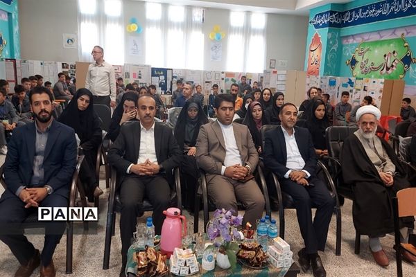 تقدیر از دانش‌آموزان پروژه‌های علمی جابر ابن حیان در دبستان پسرانه فرهنگیان قرچک