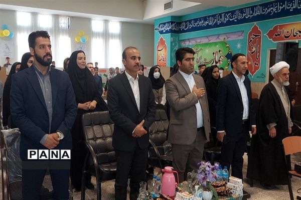 تقدیر از دانش‌آموزان پروژه‌های علمی جابر ابن حیان در دبستان پسرانه فرهنگیان قرچک