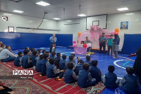 برگزاری مراسم تجلیل و قدردانی از پدر بزرگ‌ها و مادر‌بزرگ‌های دبستان شهید عدالت