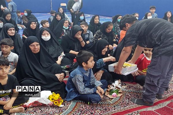 برگزاری مراسم تجلیل و قدردانی از پدر بزرگ‌ها و مادر‌بزرگ‌های دبستان شهید عدالت