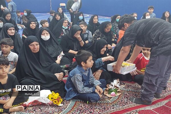 برگزاری مراسم تجلیل و قدردانی از پدر بزرگ‌ها و مادر‌بزرگ‌های دبستان شهید عدالت