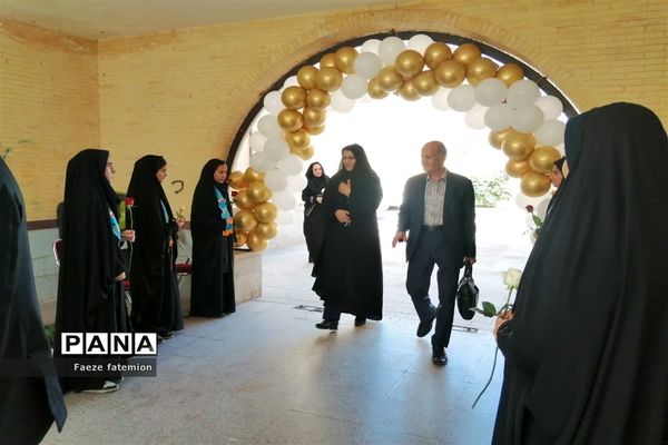 بزرگداشت مقام معلم در آموزش و پرورش ناحیه یک یزد