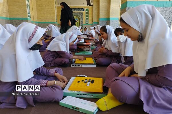 کارگاه آموزشی بازی‌های فکری در دبستان دخترانه حاج یدالله پسران ناحیه یک یزد