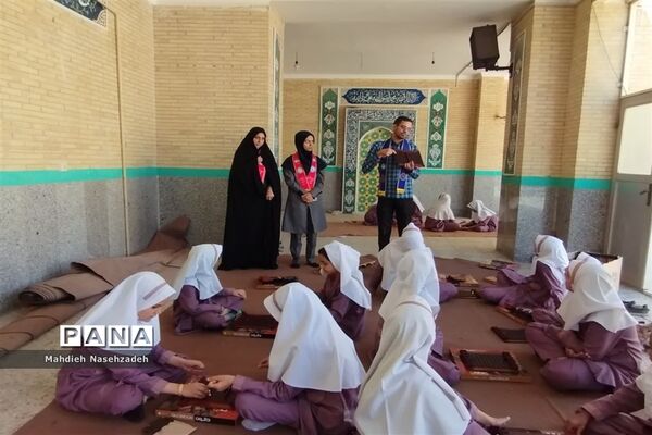 کارگاه آموزشی بازی‌های فکری در دبستان دخترانه حاج یدالله پسران ناحیه یک یزد