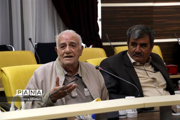 تجلیل ازمعلمان پیشکسوت در باشگاه فرهنگیان تبریز