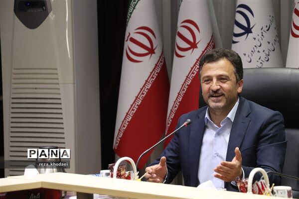 تجلیل ازمعلمان پیشکسوت در باشگاه فرهنگیان تبریز