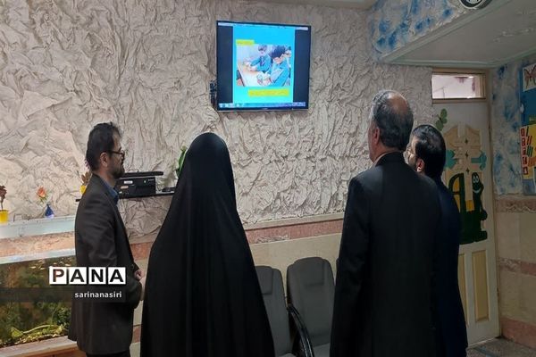 بازدید مدیرکل دفتر انتشارات و فن‌آوری آموزشی از دبستان مالک اشترمنطقه ۱۰