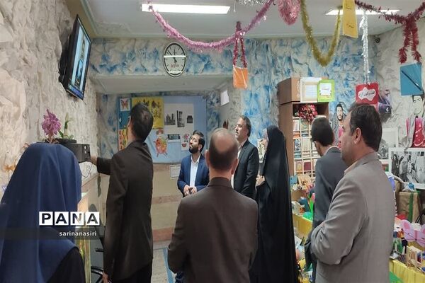 بازدید مدیرکل دفتر انتشارات و فن‌آوری آموزشی از دبستان مالک اشترمنطقه ۱۰