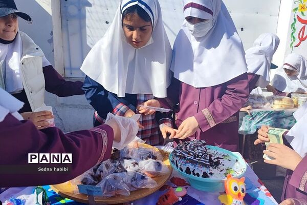 طرح یک‌روزه در مدرسه بدون کیف در دبستان حضرت زهرا(س) یک رودهن