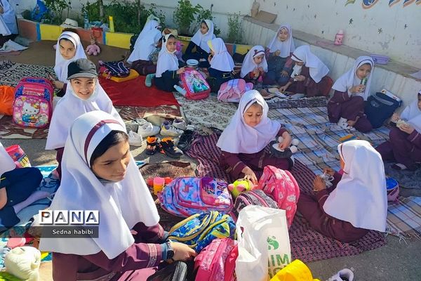طرح یک‌روزه در مدرسه بدون کیف در دبستان حضرت زهرا(س) یک رودهن