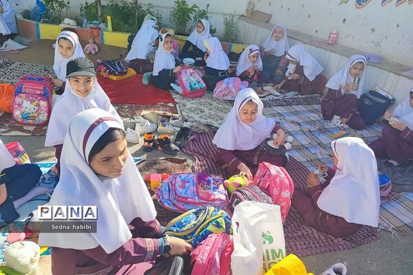 طرح یک‌روزه در مدرسه بدون کیف در دبستان حضرت زهرا(س) یک رودهن