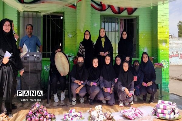 مراسم گرامیداشت روز معلم در مدرسه طاها قرچک