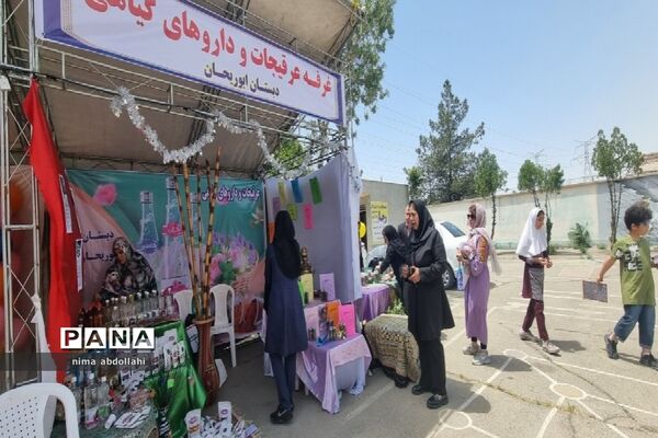 برپایی نمایشگاه به‌مناسبت گرامیداشت هفته سلامت