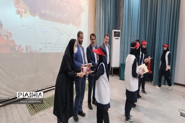 همایش هفته سلامت و تجلیل از منتخبین هفتمین جشنواره سفیران سلامت و فعالان حوزه سلامت