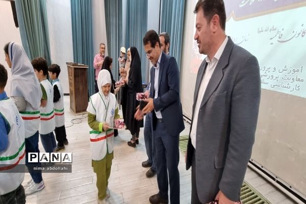 همایش هفته سلامت و تجلیل از منتخبین هفتمین جشنواره سفیران سلامت و فعالان حوزه سلامت