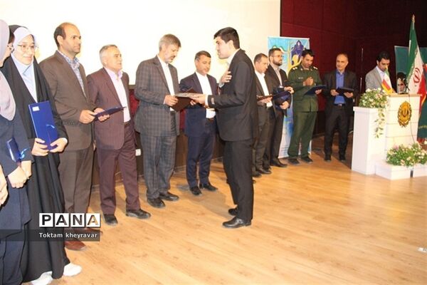 آیین تجلیل ازمعلمان نمونه استان خراسان شمالی همزمان با هفته بزرگداشت معلم