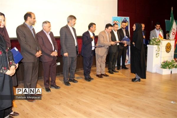 آیین تجلیل ازمعلمان نمونه استان خراسان شمالی همزمان با هفته بزرگداشت معلم