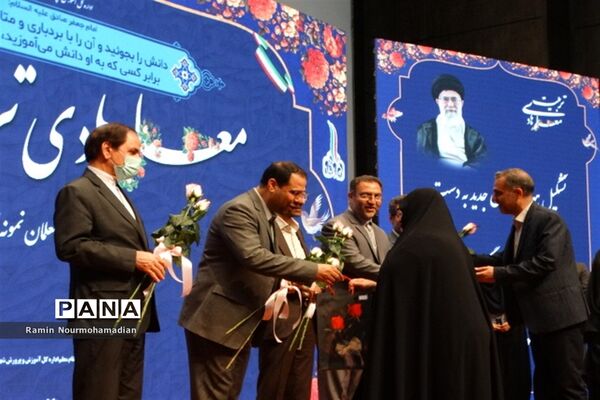 آیین تجلیل از معلمان نمونه شهر تهران
