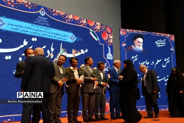 آیین تجلیل از معلمان نمونه شهر تهران