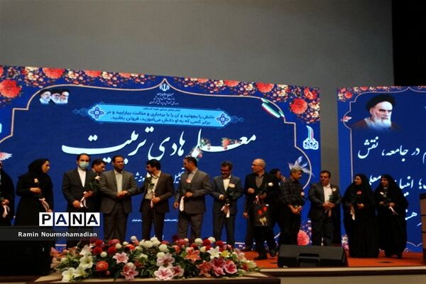 آیین تجلیل از معلمان نمونه شهر تهران