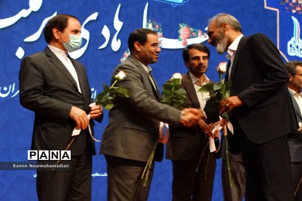 آیین تجلیل از معلمان نمونه شهر تهران