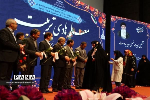 آیین تجلیل از معلمان نمونه شهر تهران