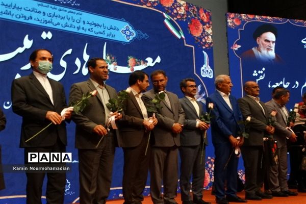 آیین تجلیل از معلمان نمونه شهر تهران