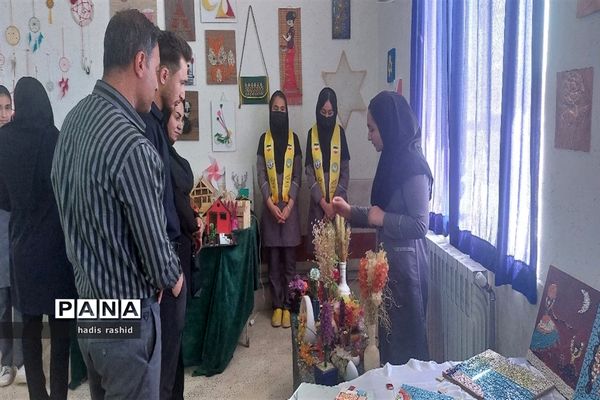 نمایشگاه دست ساخته های دانش‌آموزان کامفیروز