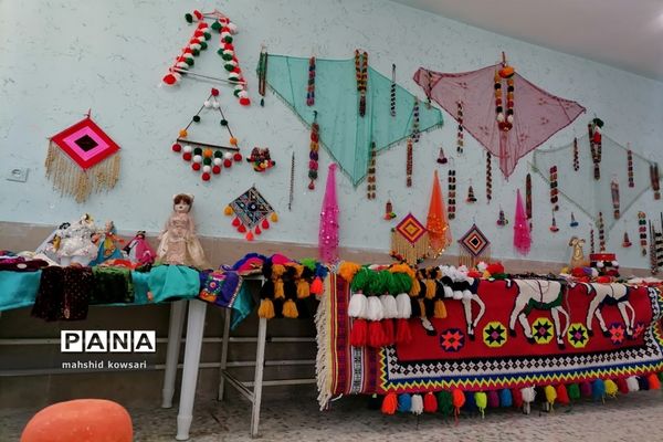 نمایشگاه دست ساخته های دانش‌آموزان کامفیروز