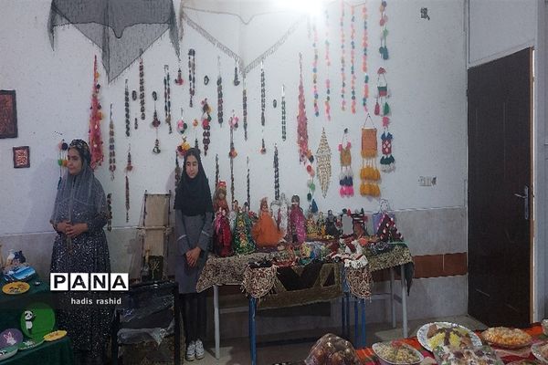 نمایشگاه دست ساخته های دانش‌آموزان کامفیروز