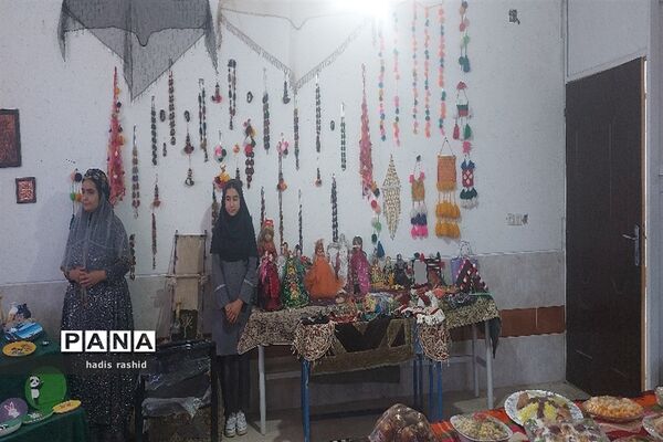 نمایشگاه دست ساخته های دانش‌آموزان کامفیروز